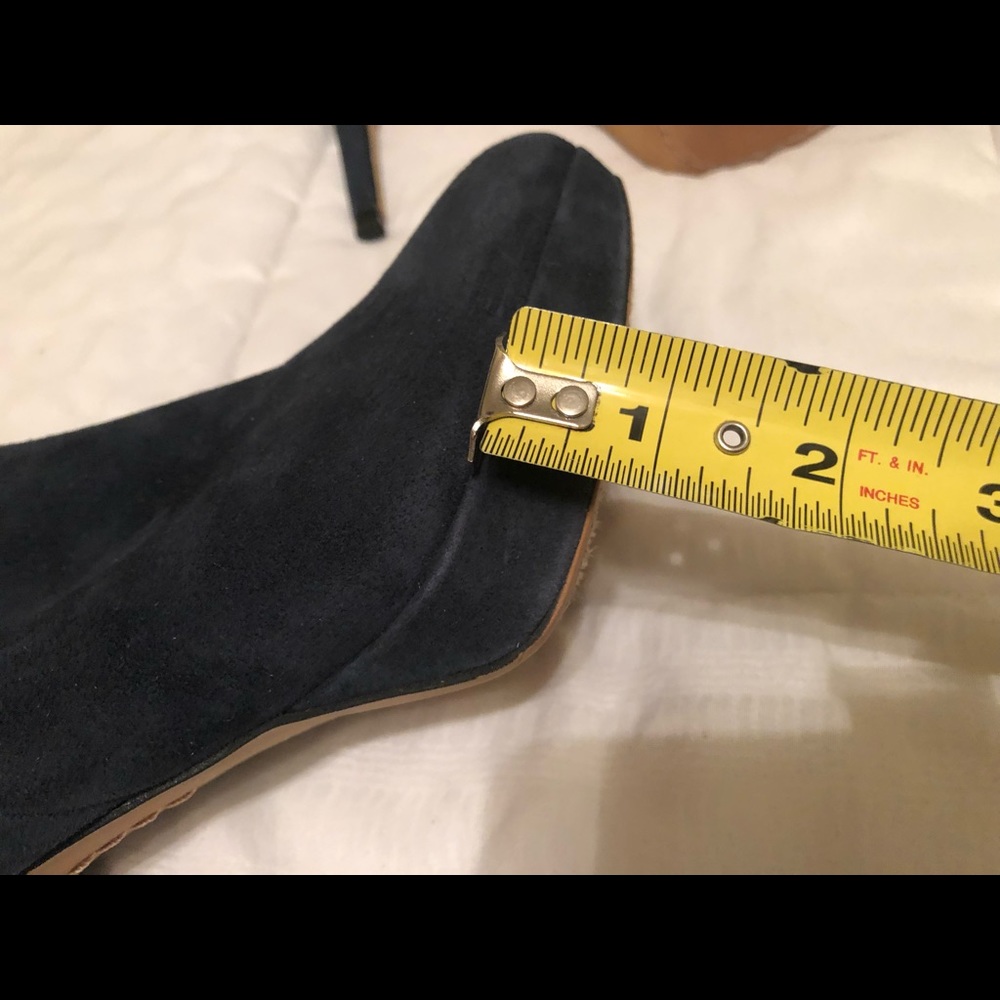 Vince Camuto Blue Suede platform ankle booties. Size 9 - Picture 5 of 6